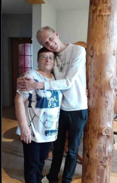 Dmitro kopā ar savu vecmāmiņu