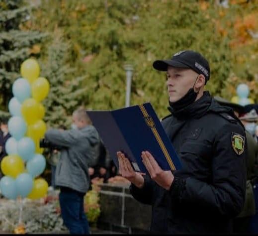 Dmitro kā kadets Ukrainas Nacionālās policijas licejā