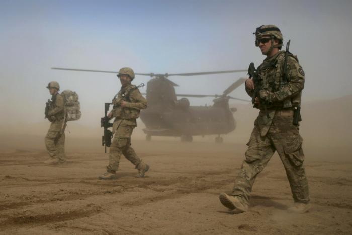 ASV karavīri veic patruļas uz rietumiem no Kabulas 2012. gada 28. janvārī. Foto: AP/Scanpix