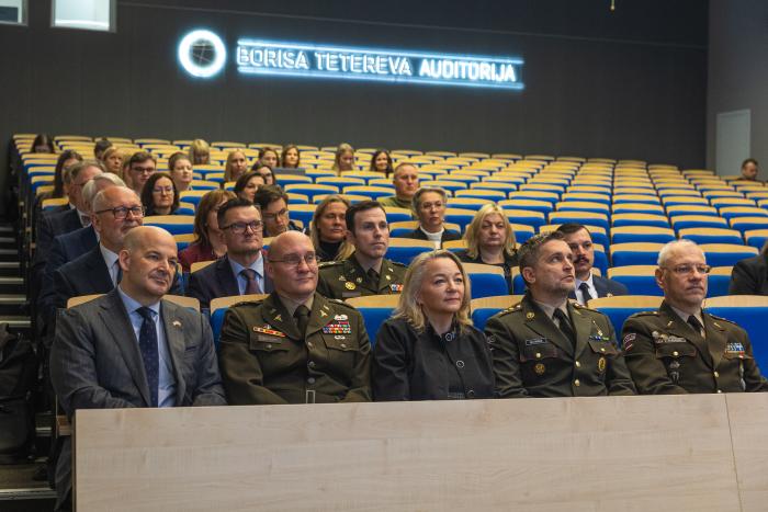 Rīgas Stradiņa universitātē atklāj Baltijā pirmo militārās medicīnas studiju kursu