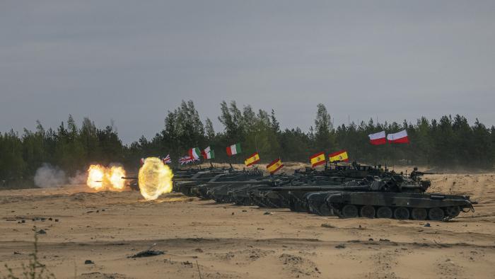 eFP kaujas tanki militārajās mācībās "Iron Spear"