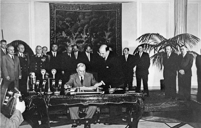 Varšavas pakta parakstīšana 1955. gada maijā Varšavā