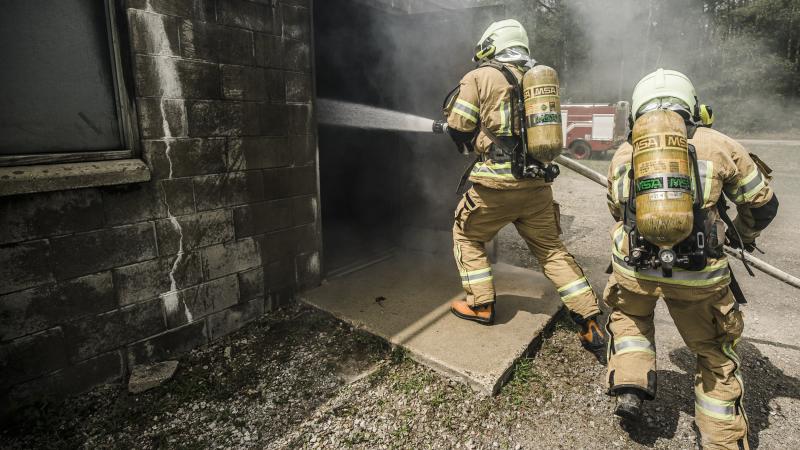 Latvijas karavīri - ugunsdzēsēji mācību "Northen Strike" laikā trenējas kopā ar ASV kolēģiem