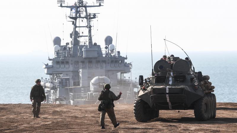 Krievijas bruņoto spēku mācības okupētajā Krimā