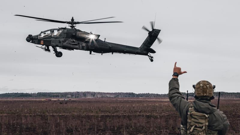  ASV kaujas helikopteru “AH-64 Apache” mācību lidojumi Latvijas gaisa telpā