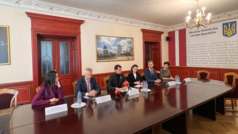Ziedojumu akcijai "Latvijas "Bayraktar"" veltītā preses konference Ukrainas vēstniecībā Latvijā