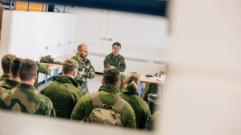 Norvēģu karavīri apmāca ukraiņus Lielbritānijā