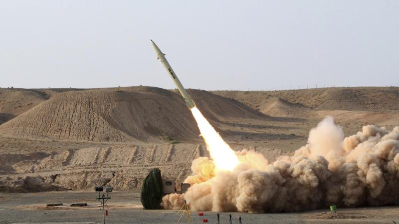 Irānas ballistiskās raķetes "Fateh-110" izšaušana