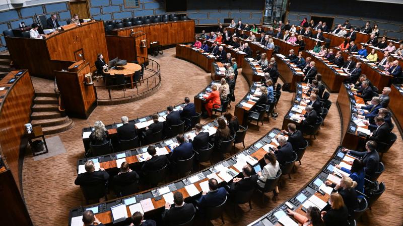 Somijas parlaments trešdien apstiprināja likumprojektu, kas nepieciešams valsts kļūšanai par NATO locekli