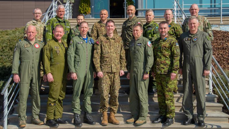 Gaisa spēku komandieru konferences dalībnieki Lielvārdes Aviācijas bāzē