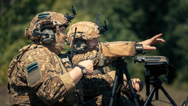 Latvijas karavīri Mičiganā apgūst JFO prasmes 
