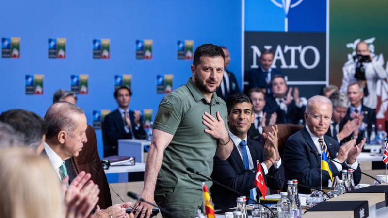 Ukrainas prezidents Volodimirs Zelenskis NATO samitā Viļņā