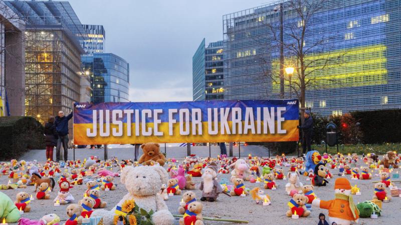 Protesta akcija pret krievu orku noziegumiem, kuros cieš nevainīgi bērni