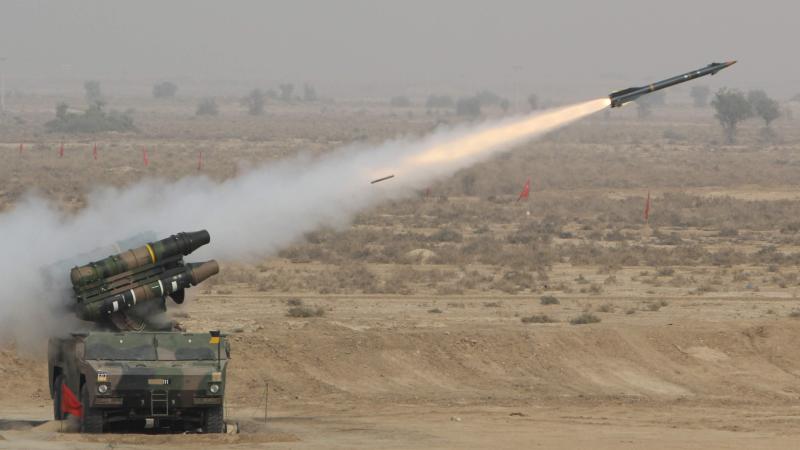 Pakistānas armija izšauj raķešu artilērijas sistēmu