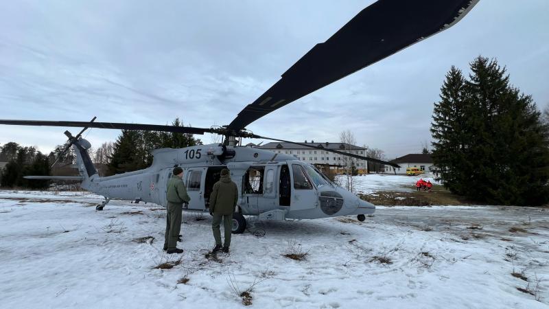 Gaisa spēku “Black Hawk UH60” pie Madonas slimnīcas