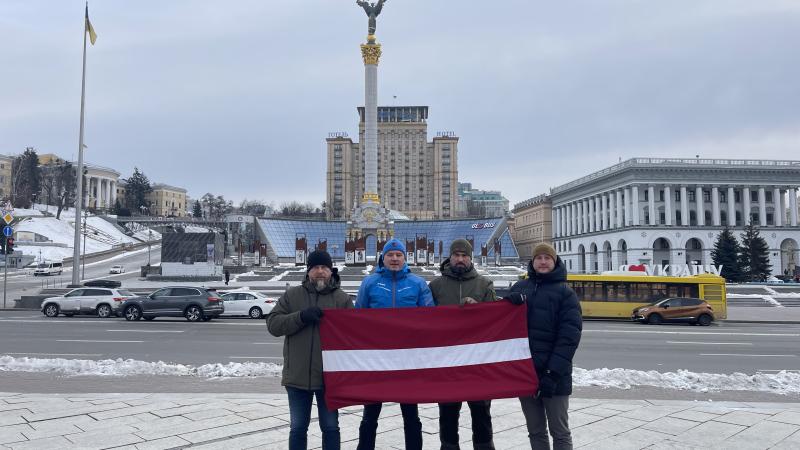 Support Azov Latvija komanda Kijivā