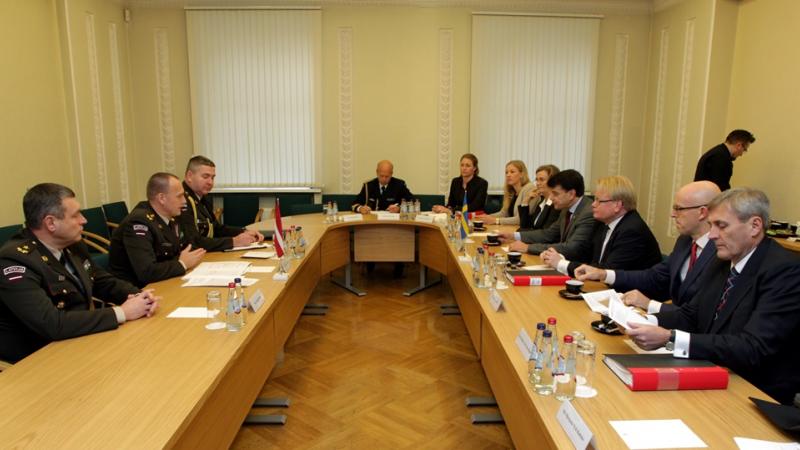 Latvijas un Zviedrijas aizsardzības ministri
