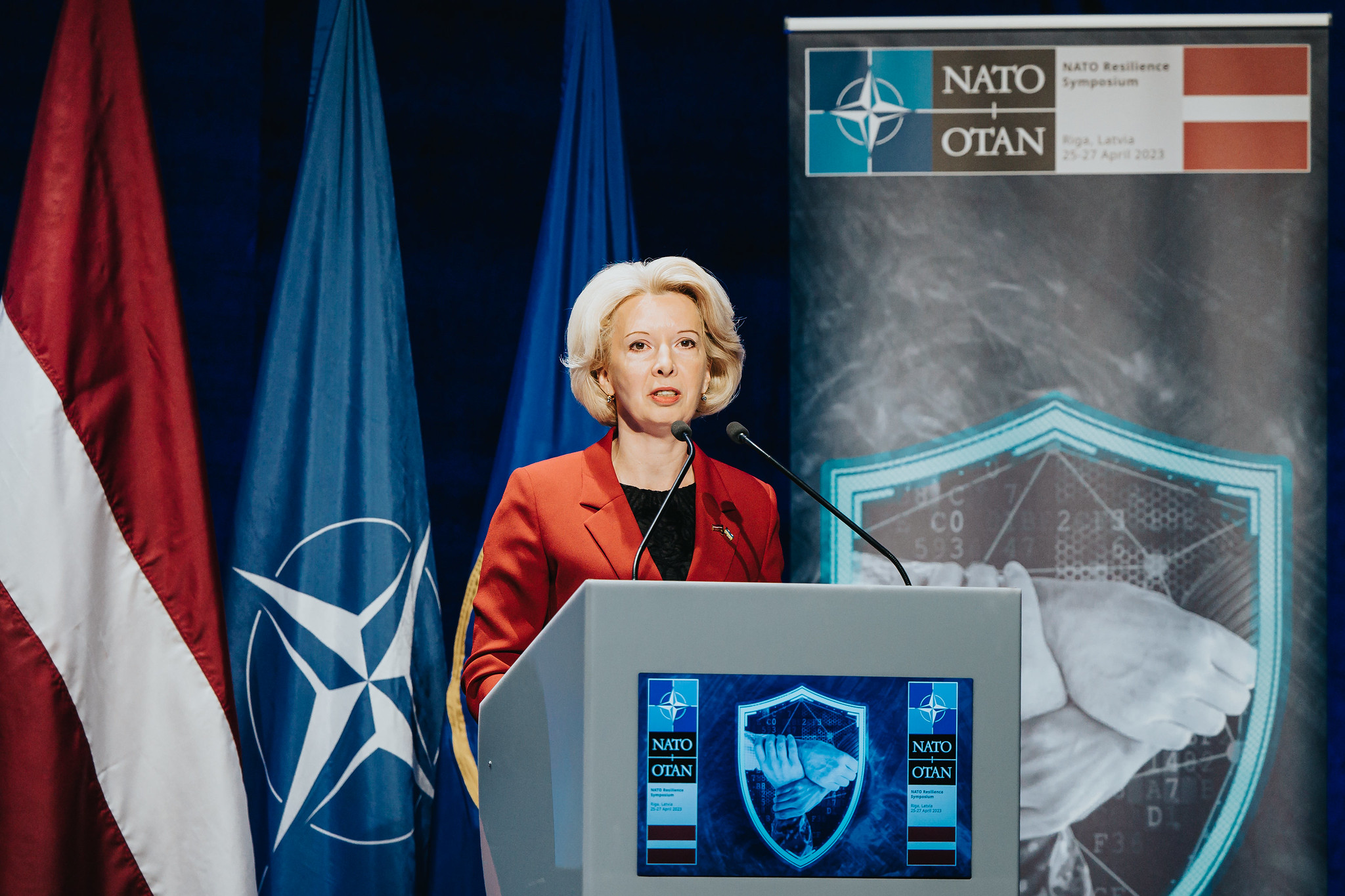 Aizsardzības ministre NATO Noturības simpozijā: Noturība pret draudiem ...