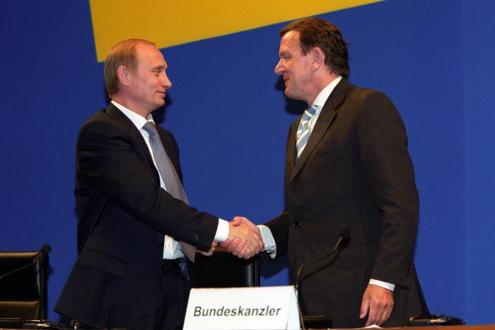Krievijas prezidents Vladimirs Putins tiekas ar Vācijas kancleru Gerhardu Šrēderu Berlīnē 2000.gada 15.jūnijā