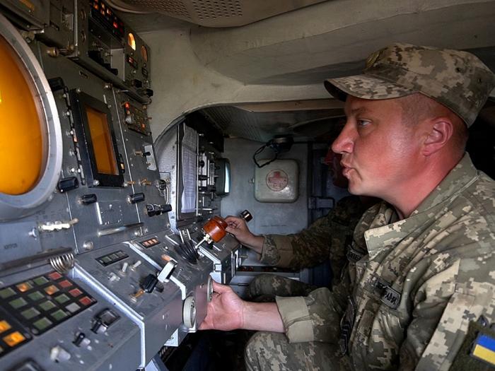 Ukrainas bruņoto spēku pretgaisa aizsardzības sistēmu "Buk" operatoru mācības netālu no okupētās Krimas