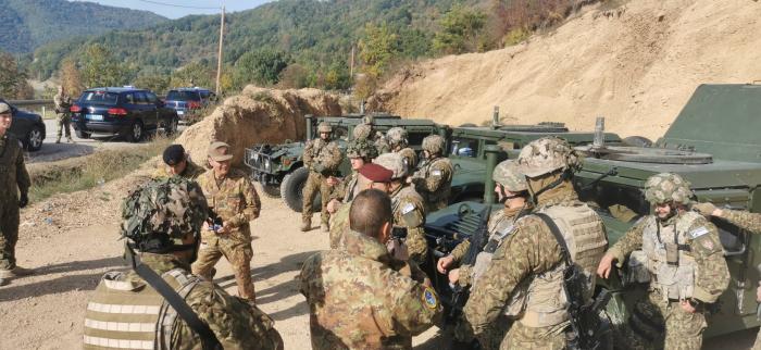 Foto: Latvijas bruņoto spēku karavīri NATO miera uzturēšanas operācijā Kosovā.