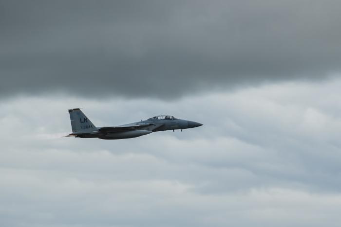 ASV Gaisa spēku iznīcinātājs F-15 pārlido Lielvārdes Gaisa spēku bāzi/vsrž. Gatis Indrēvics/Aizsardzības ministrija