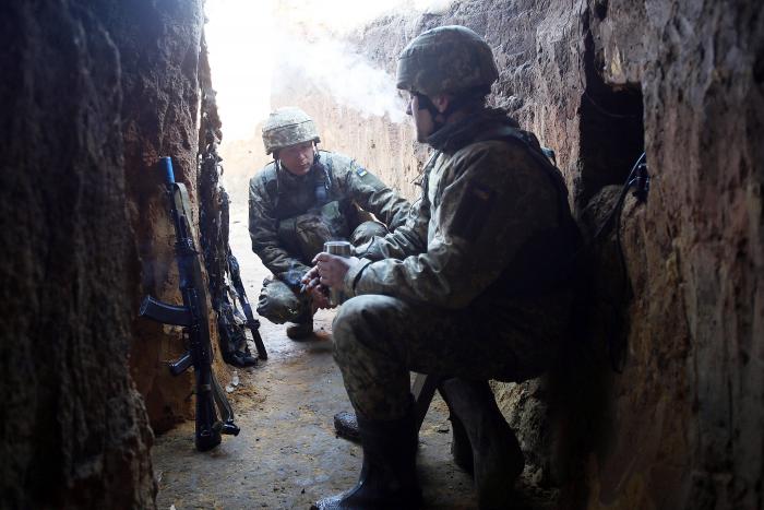 Ukrainas karavīri ierakumos. Foto: AP/Scanpix