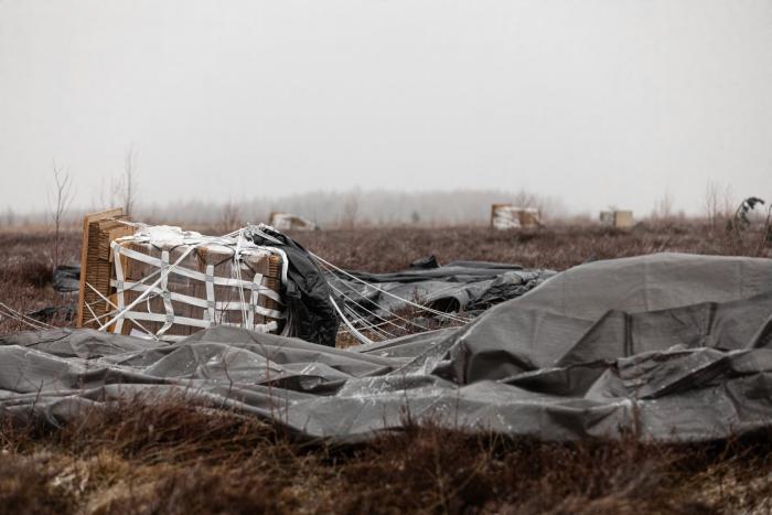 Foto: Gaisa pārapgādes treniņi Ādažu poligonā mācību "Sabre Strike" laikā/kar. K. Lejnieks/SZS MBde