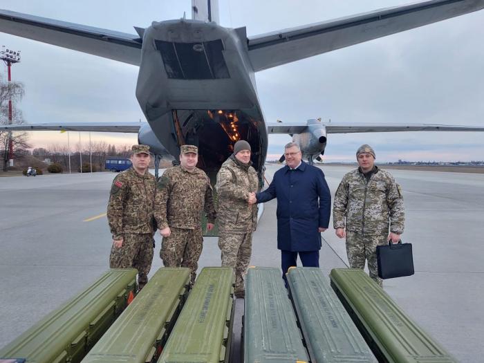 Nacionālie bruņotie spēki Ukrainas bruņotajiem spēkiem dāvina pretgaisa aizsardzības raķetes "Stinger"