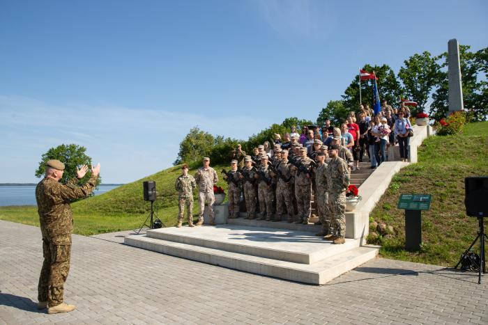Brīvprātīgo rezervistu kursa karavīru zvēresta došanas ceremonija Alūksnē