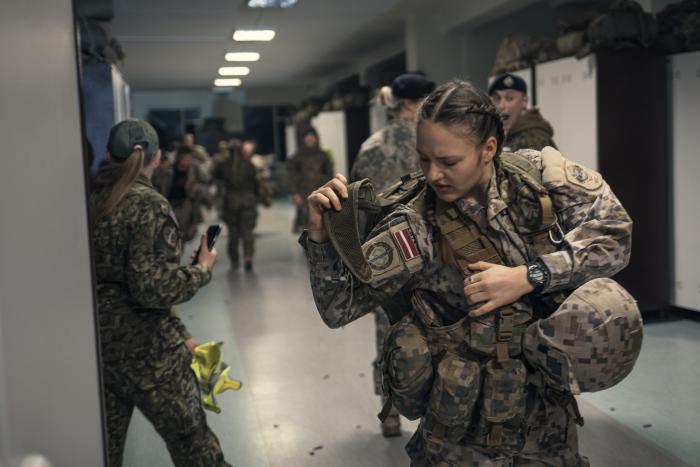 Foto: "Baltā nakts" Nacionālajā aizsardzības akadēmijā/ seržants Ēriks Kukutis/ Aizsardzības ministrija