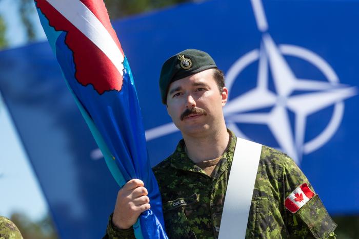 NATO paplašinātās kaujas grupas komandiera maiņas ceremonija Ādažu bāzē