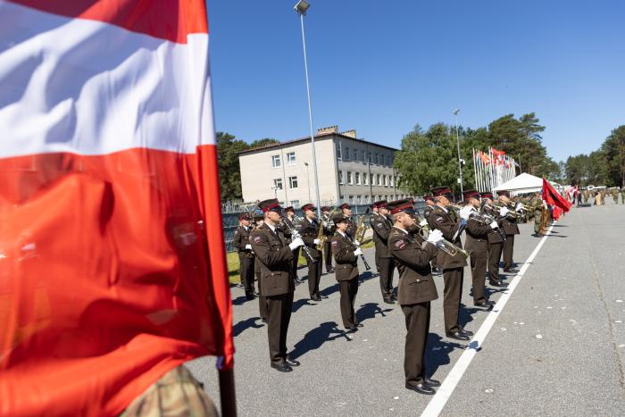 Foto: NATO paplašinātās klātbūtnes kaujas grupas izvietošanas Latvijā piektās gadadienas svinības Ādažu bāzē