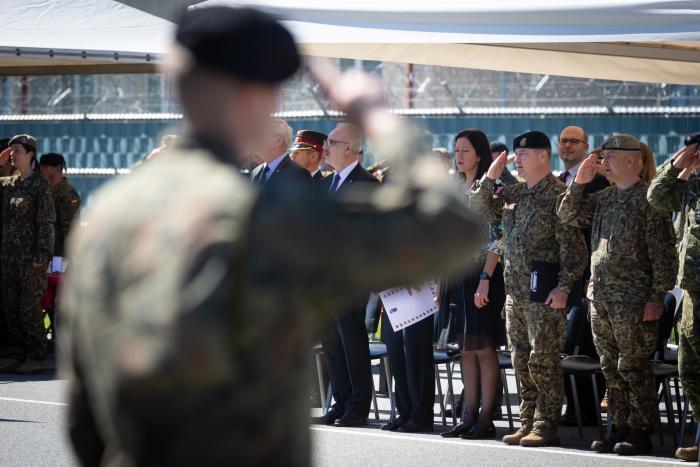Foto: NATO paplašinātās klātbūtnes kaujas grupas izvietošanas Latvijā piektās gadadienas svinības Ādažu bāzē