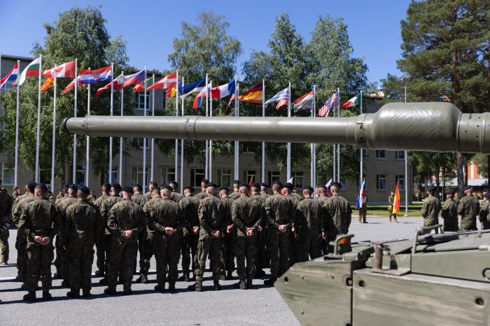 NATO paplašinātās kaujas grupas komandiera Latvijā maiņas ceremonija 