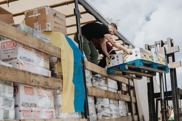 Latvijas iedzīvotāju, uzņēmēju un Aizsardzības nozares saziedotā palīdzības krava Ukrainas iedzīvotājiem un aizstāvjiem/ Armīns Janiks/ Aizsardzības ministrija