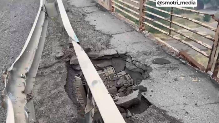 Ukrainas spēku trāpījumi Antonova tiltam krievu iebrucēju okupētajā Hersonā