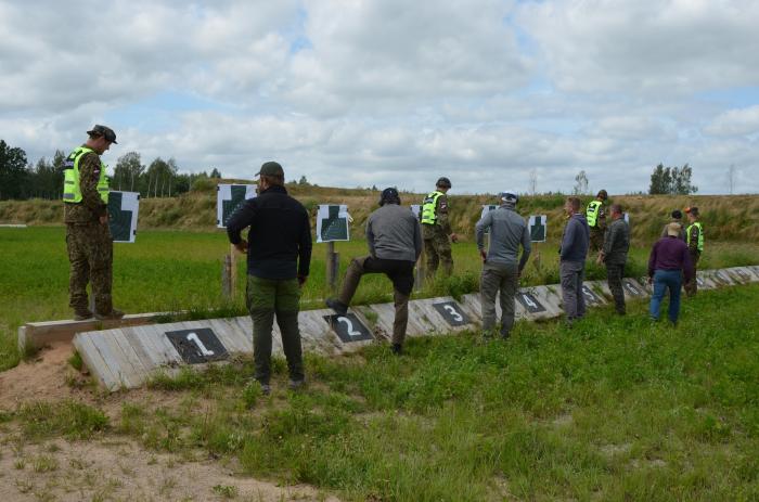 Foto: Mednieki poligonā "Mežaine" apgūst militārās sadarbības iemaņas ar Zemessardzi / Zemessardzes 4.Kurzemes brigāde