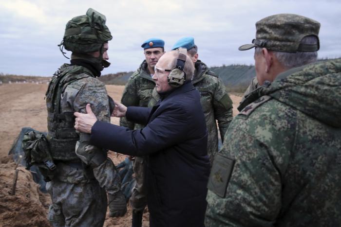 Krievijas diktators un kara noziedznieks V. Putins tiekas ar Krievijas Rietumu kara apgabala mobilizētajiem rezervistiem
