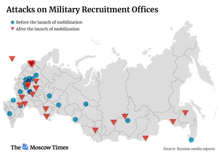 The Moscow times grafika. Ar zilu apli apzīmēts, kur pirms mobilizācijas norisinājās proetesti un ar sarkanu trījstūri kur protesti norisinājās pēc mobilizācijas paziņošanas.