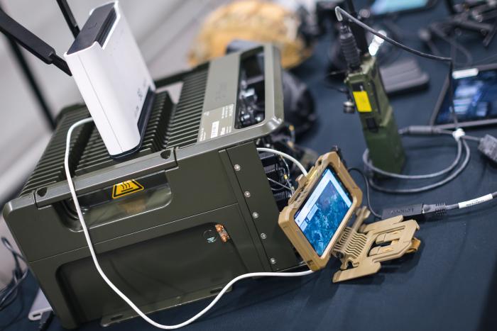 Ādažu bāzē demonstrē virtuālās un papildinātās realitātes risinājumus militārām vajadzībām