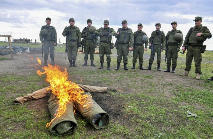 Krievijas iesauktie vīrieši militārarjās mācības Rostovā pie Donas 4.oktobrī. Foto: EPA/Scanpix