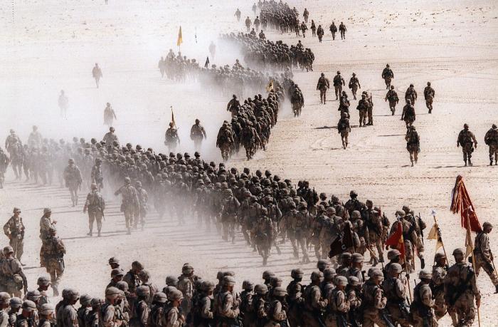 ASV 1. kavalērijas divīzijas karaspēks ir dislocējas pāri Saūda Arābijas tuksnesim, veicot sagatavošanās darbus Līča karam, pēc Irākas iebrukuma Kuveitā, 1990. gada 4. novembrī. Foto: AP/Scanpix