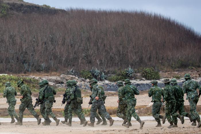 Taivānas karavīri prezidentes vizītes laikā 2022.gada 31.decembrī. Foto: EPA/Scanpix