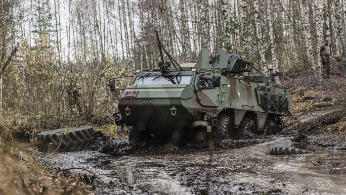 : “Patria” 6x6 apkalpes mācību kurss, kurā zemessargi un karavīri apgūst bruņumašīnu vadīšanu, apkopi un izmantošanu lauka apstākļos