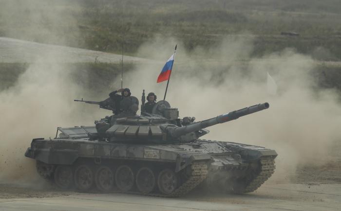 Krievu tanks "T-72B3" mācībās