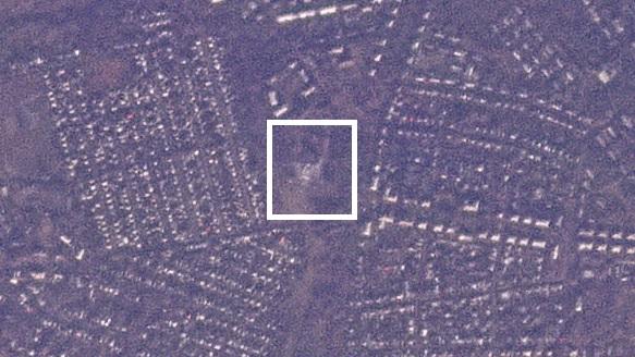 Makijivkas satelītattēls 2022.gadā 20.decembrī. Kvadrātā iezīmētas arodskolas gruveši, kurā Ukarinas reķešu uzbrukumā mira krievu karavīri. Foto: AP/Scanpix
