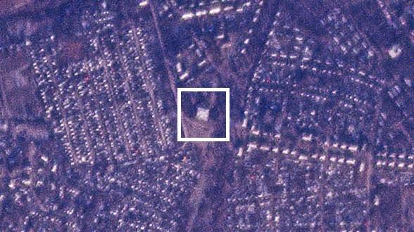 Makijivkas satelītattēls 2022.gadā 20.decembrī. Kvadrātā iezīmēta arodskola, kurā mitinājās krievu karavīri. Foto: AP/Scanpix