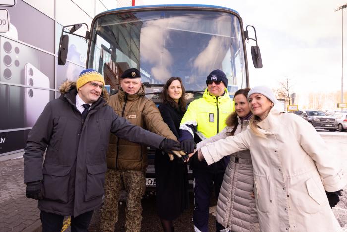  Pie t/c Spice notiek fonda “Uzņēmēji mieram” sadarbībā ar Nacionālajiem bruņotajiem spēkiem un Valsts policiju rīkotā akcija “Sasildīsim karavīrus Doneckā”/ Gatis Dieziņš/Aizsardzības ministrija