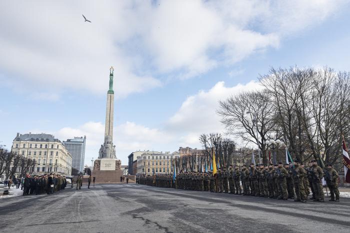  Latvijas armija Zemessardzes komandiera maiņas ceremonija pie Brīvības pieminekļa